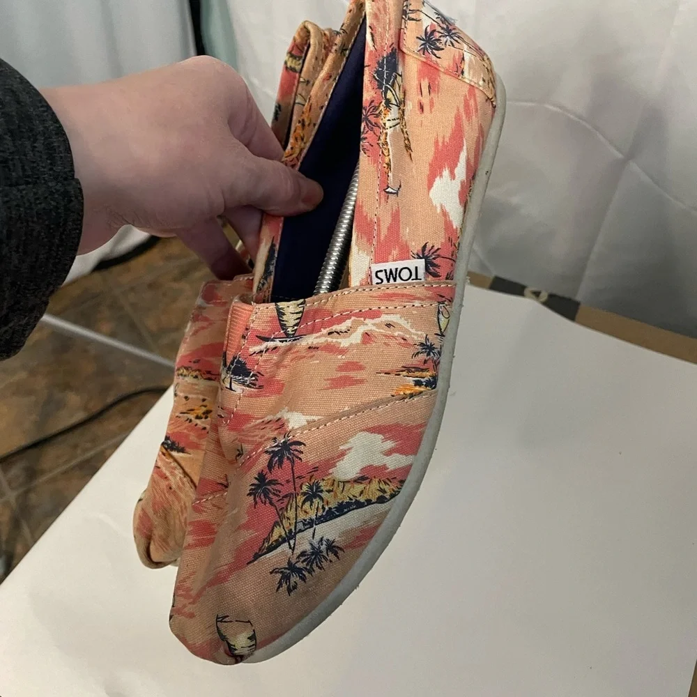 TOMS Tropical Island Sunset Canvas‎ Alpargata Shoes Womens 8 Peach Orange Multi